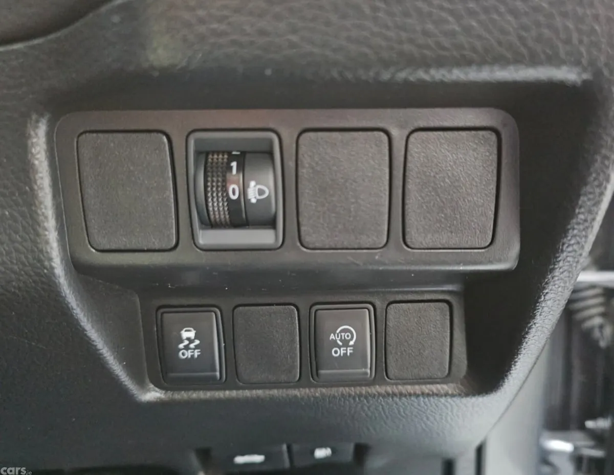 Nissan Qashqai SUV, Diesel, 2017, Grey