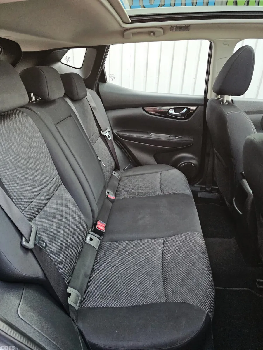 Nissan Qashqai SUV, Diesel, 2017, Grey