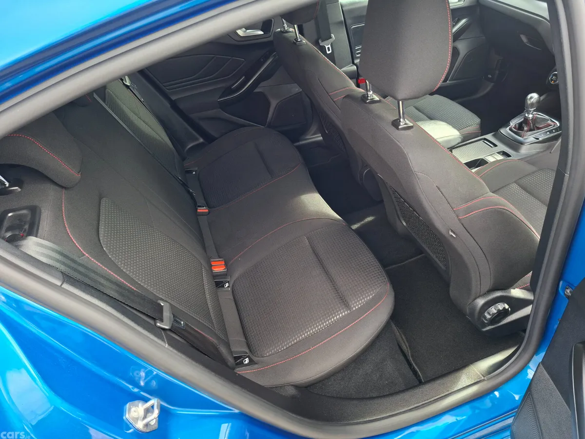 Ford Focus Hatchback, Petrol, 2022, Blue