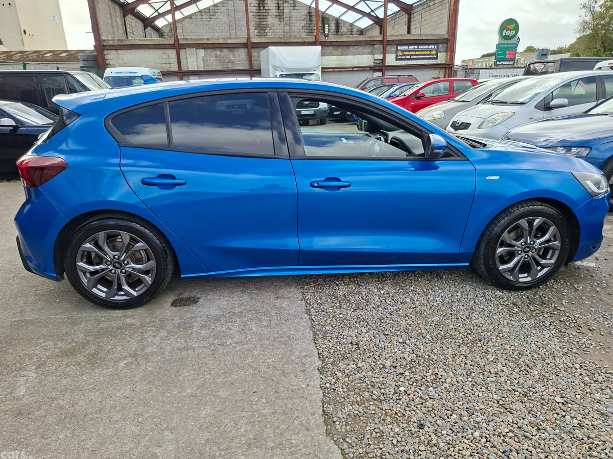 Ford Focus Hatchback, Petrol, 2022, Blue