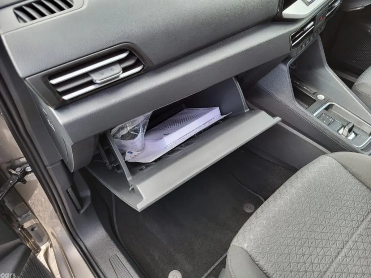Ford Tourneo Connect MPV, Diesel, 2025, Gold