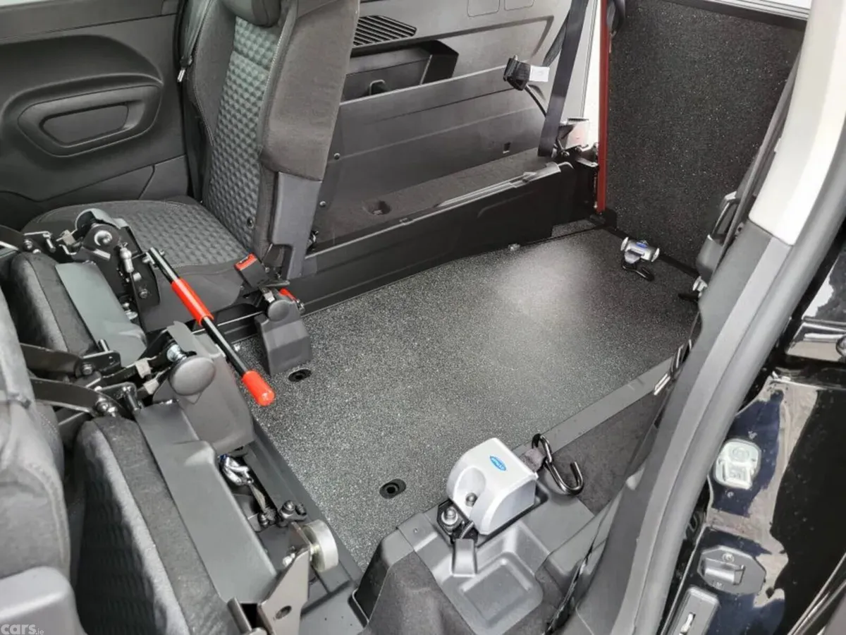 Peugeot Rifter MPV, Diesel, 2026, Black