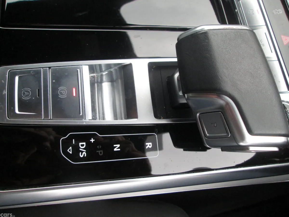 Audi Q8 SUV, Diesel Hybrid, 2021, Blue