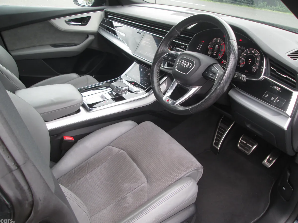 Audi Q8 SUV, Diesel Hybrid, 2021, Blue