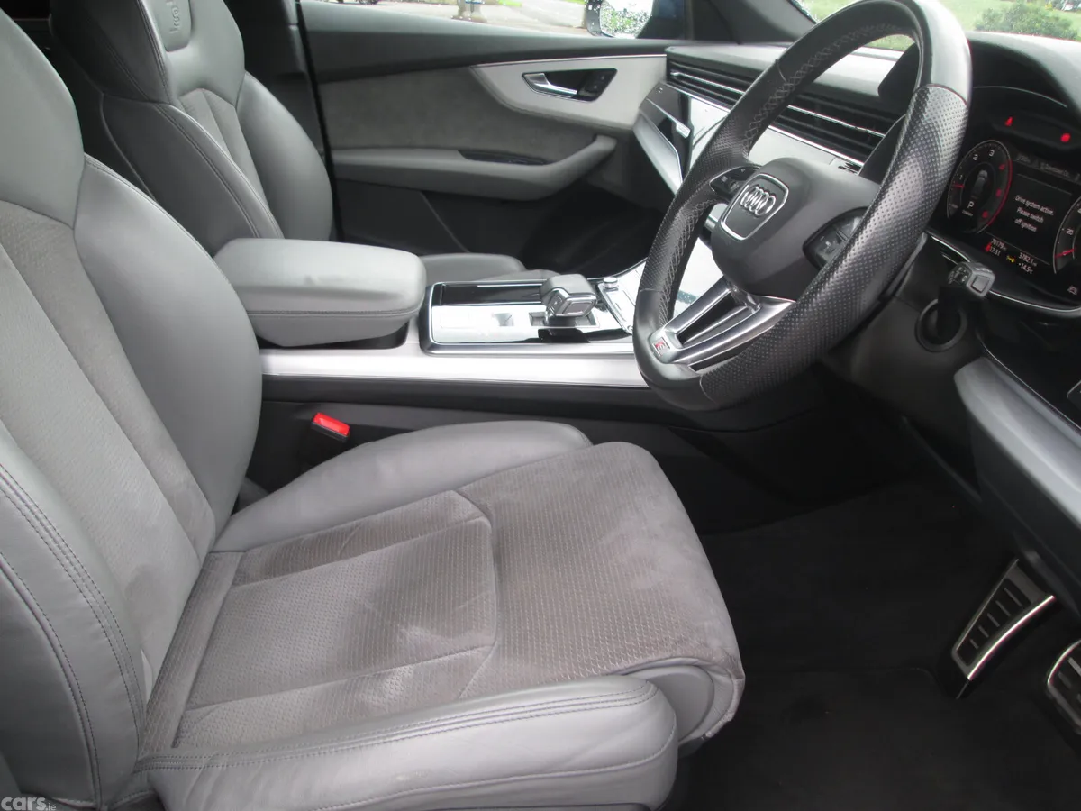 Audi Q8 SUV, Diesel Hybrid, 2021, Blue