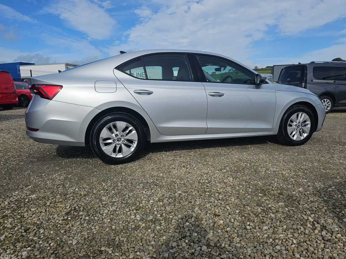 Skoda Octavia Hatchback, Diesel, 2022, Silver