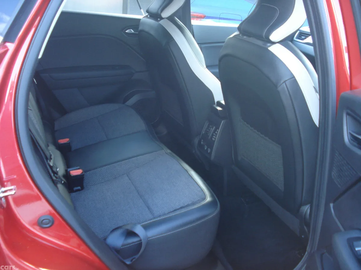 Renault Captur Hatchback, Diesel, 2021, Red