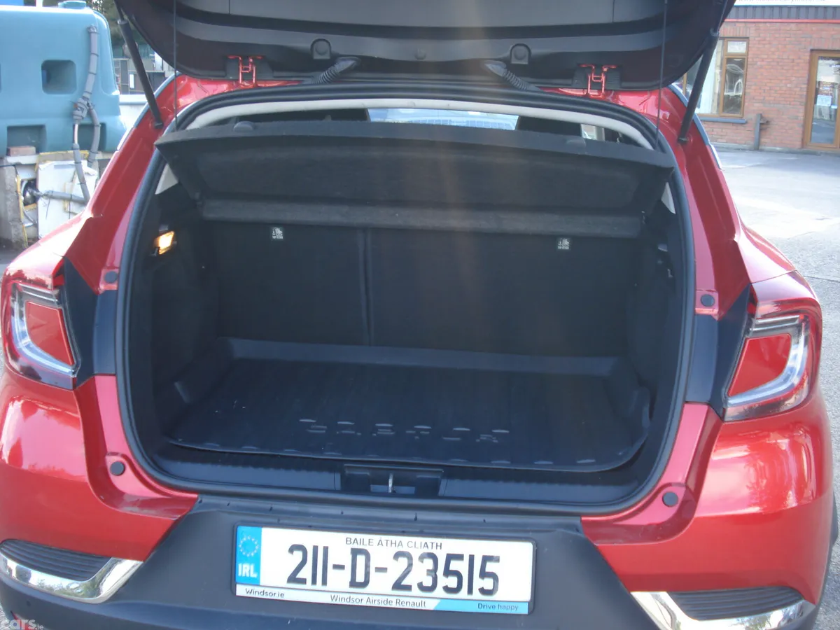 Renault Captur Hatchback, Diesel, 2021, Red
