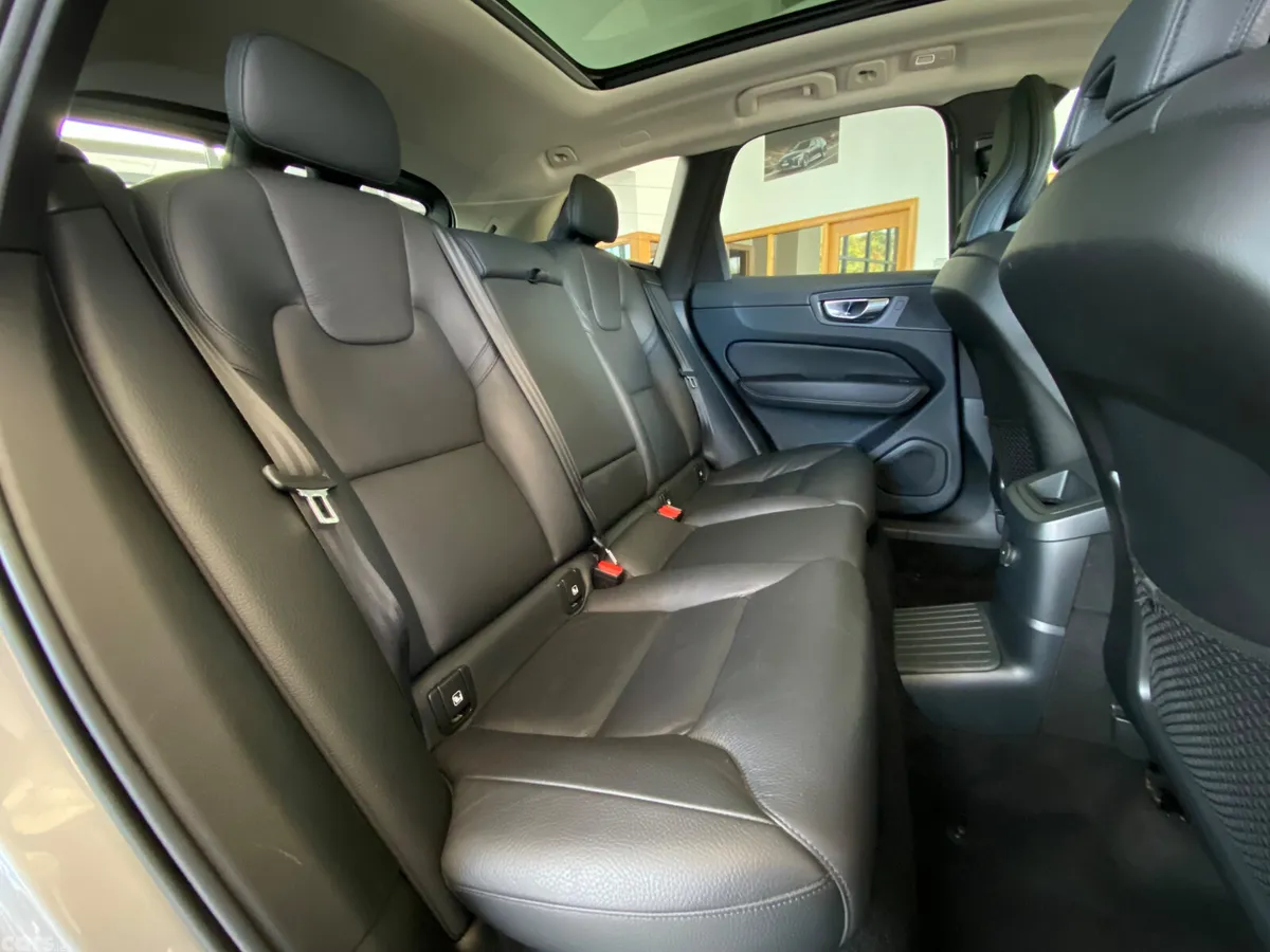 Volvo XC60 SUV, Petrol Plug-in Hybrid, 2023, Grey