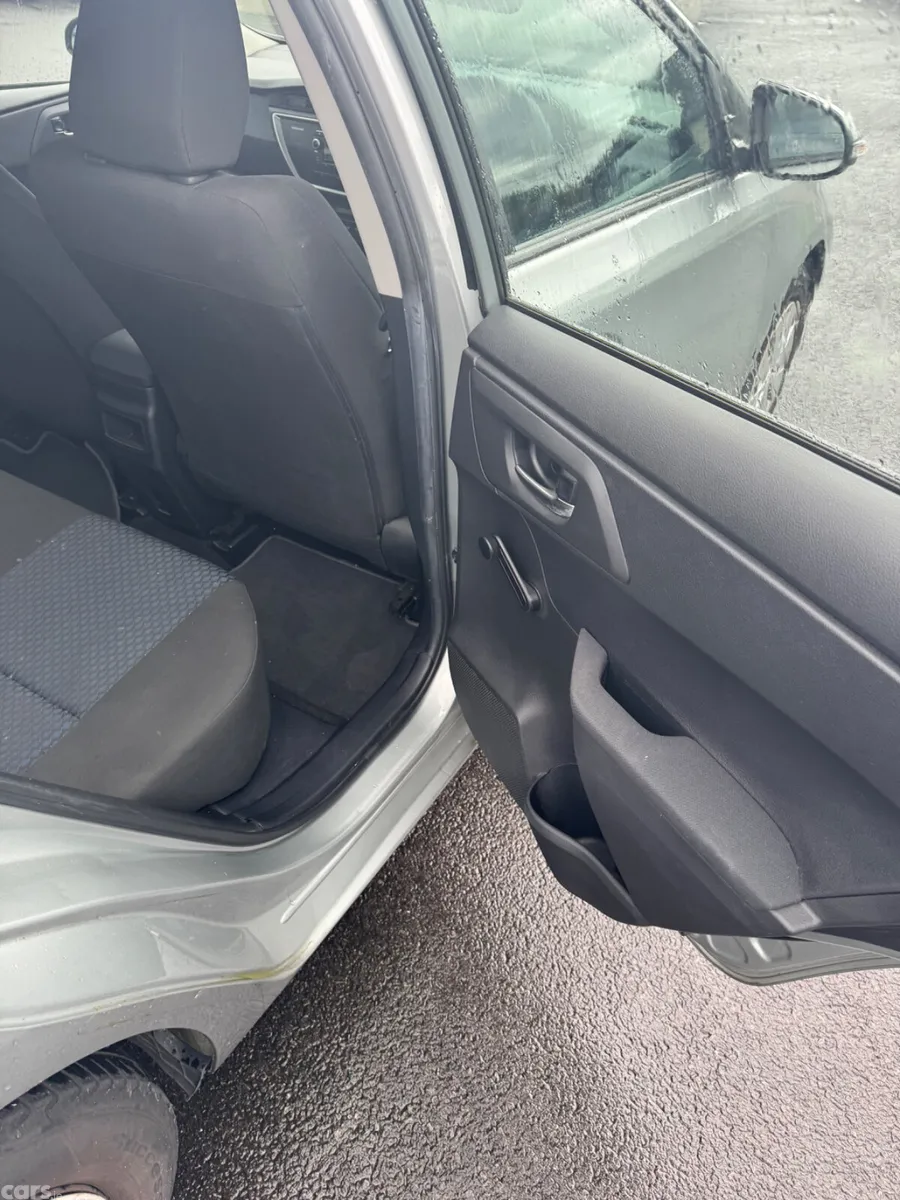 Toyota Auris Hatchback, Diesel, 2013, Grey