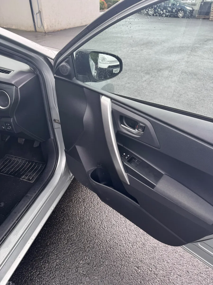 Toyota Auris Hatchback, Diesel, 2013, Grey