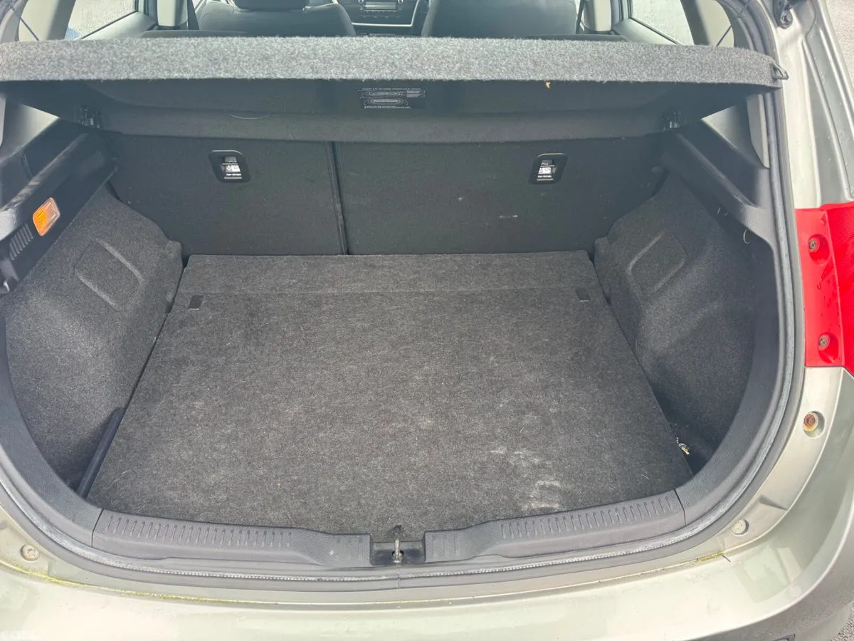 Toyota Auris Hatchback, Diesel, 2013, Grey