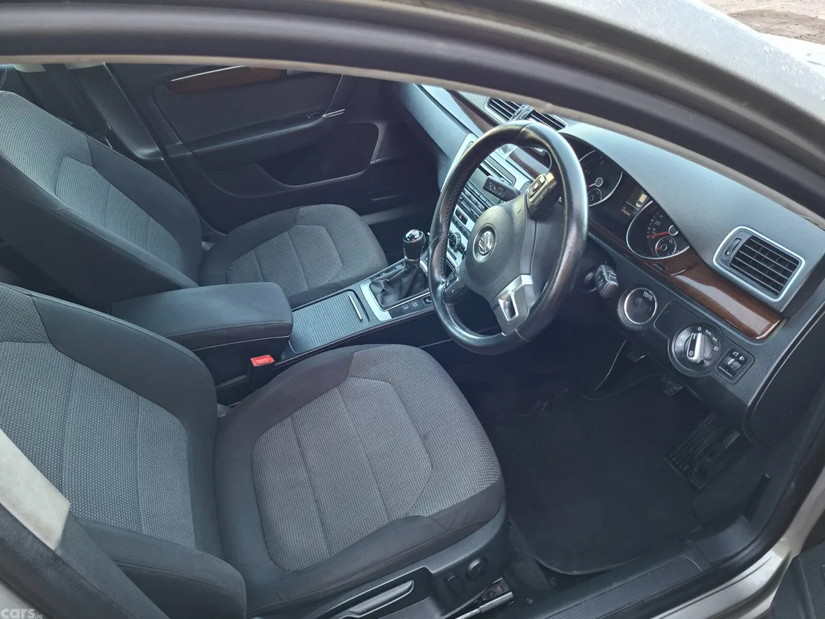 Volkswagen Passat Saloon, Diesel, 2014, Brown