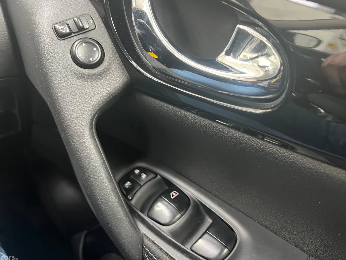 Nissan Qashqai SUV, Diesel, 2017, Blue