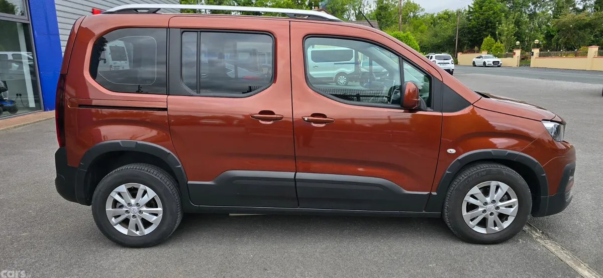 Peugeot Rifter MPV, Diesel, 2021, Brown