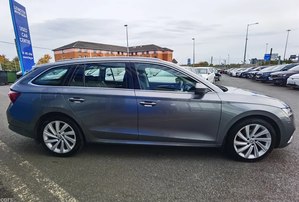 Skoda Octavia Estate, Diesel, 2022, Grey