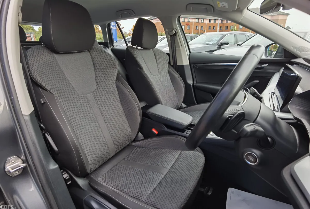 Skoda Octavia Estate, Diesel, 2022, Grey