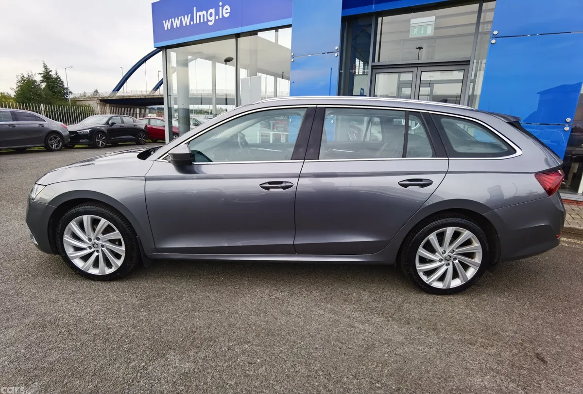 Skoda Octavia Estate, Diesel, 2022, Grey