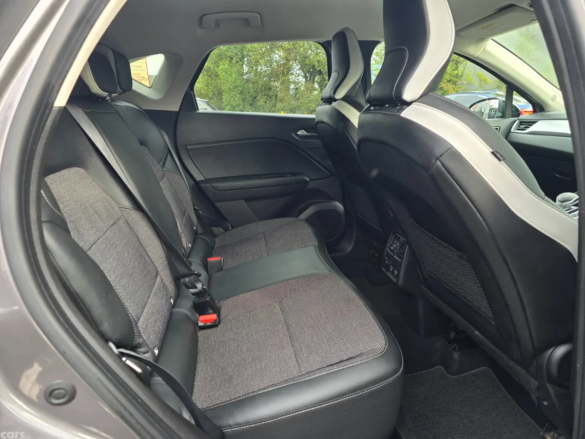 Renault Captur Hatchback, Petrol Plug-in Hybrid, 2021, Grey