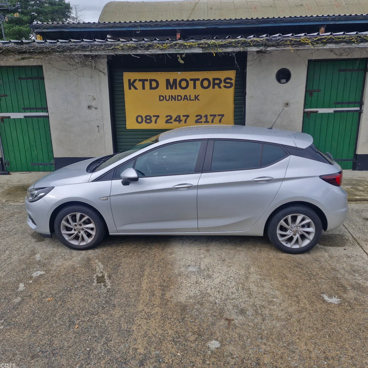 Vauxhall Astra Hatchback, Diesel, 2020, Silver