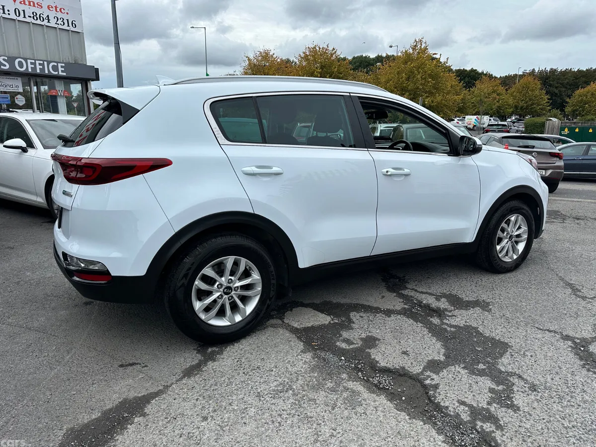 Kia Sportage SUV, Diesel Hybrid, 2021, White