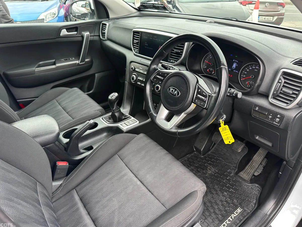 Kia Sportage SUV, Diesel Hybrid, 2021, White
