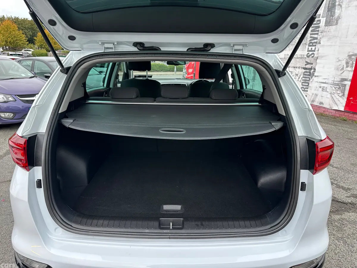 Kia Sportage SUV, Diesel Hybrid, 2021, White