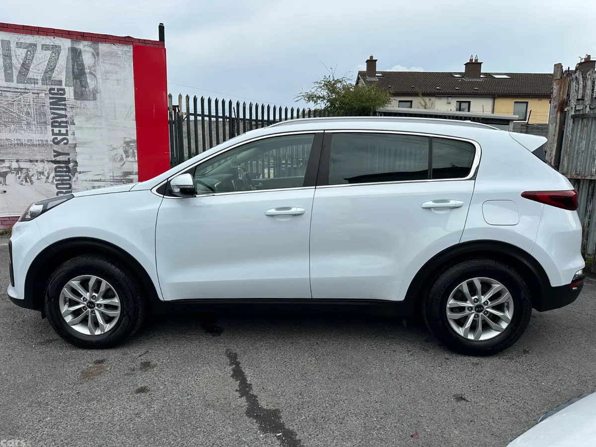 Kia Sportage SUV, Diesel Hybrid, 2021, White