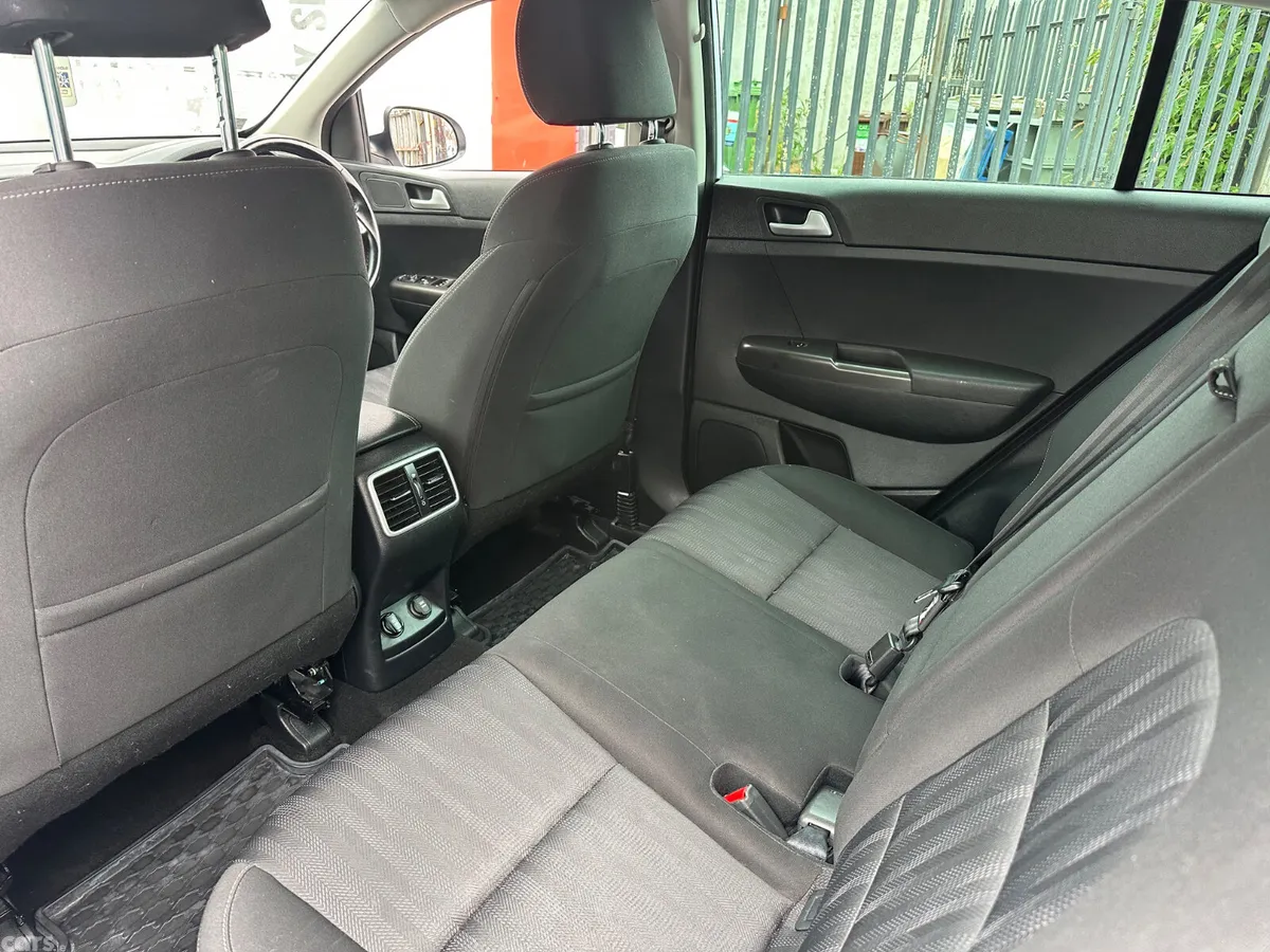 Kia Sportage SUV, Diesel Hybrid, 2021, White