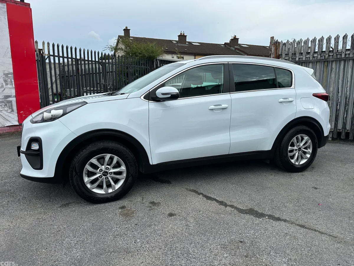 Kia Sportage SUV, Diesel Hybrid, 2021, White