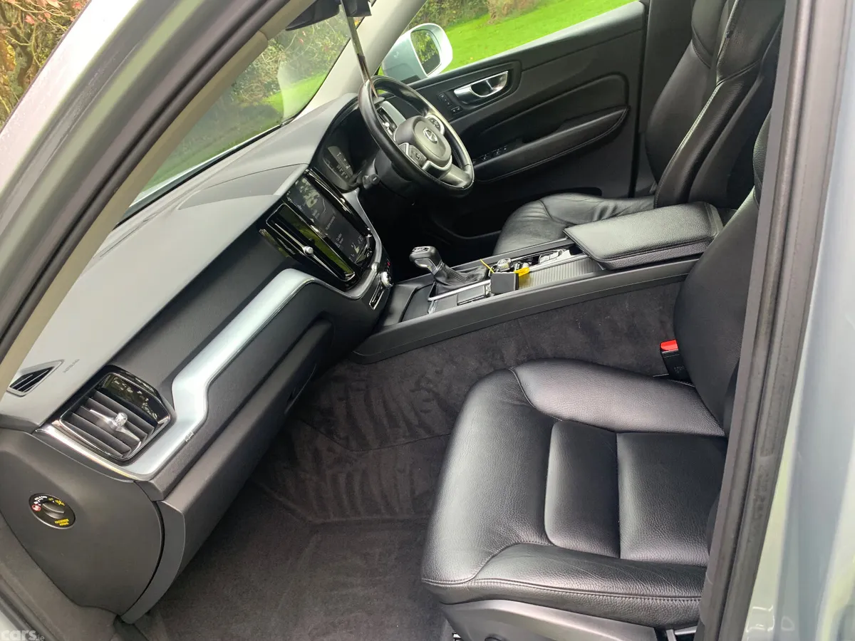 Volvo XC60 SUV, Diesel, 2018, Silver