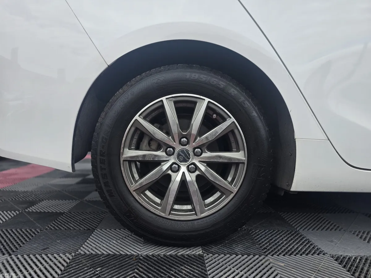 Toyota Prius Hatchback, Petrol Hybrid, 2020, White