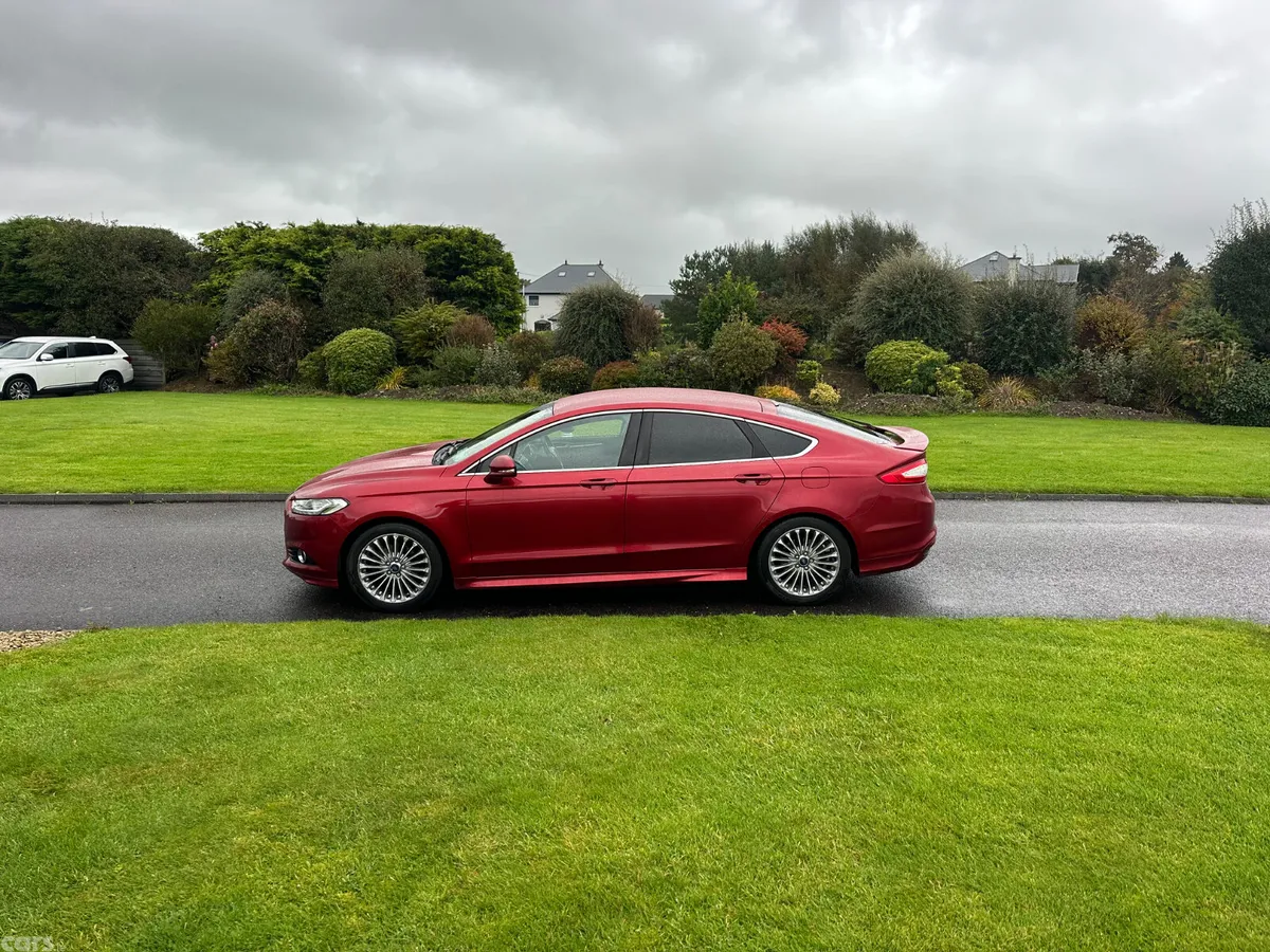 Ford Mondeo Hatchback, Diesel, 2015, Red