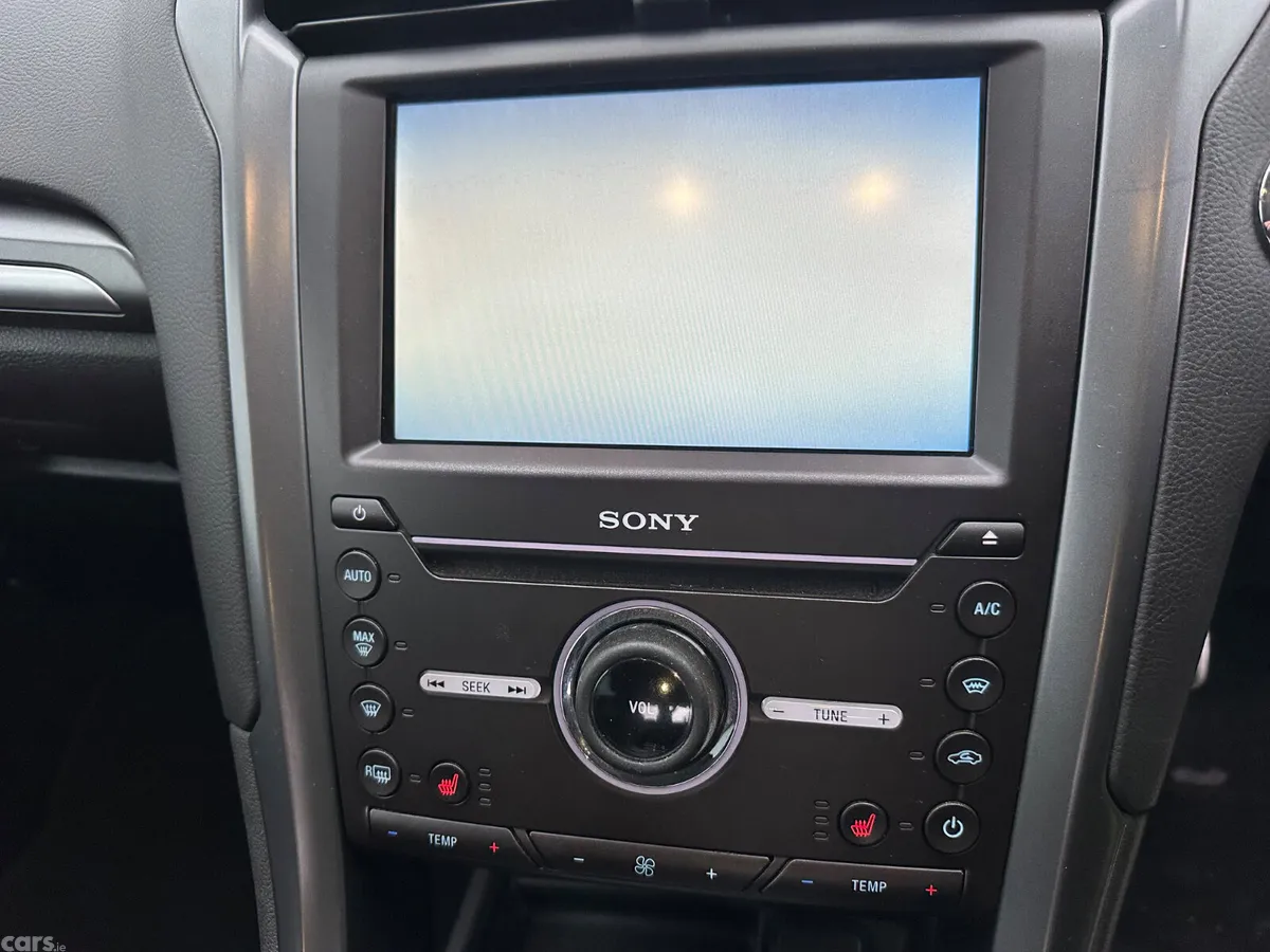 Ford Mondeo Hatchback, Diesel, 2015, Red