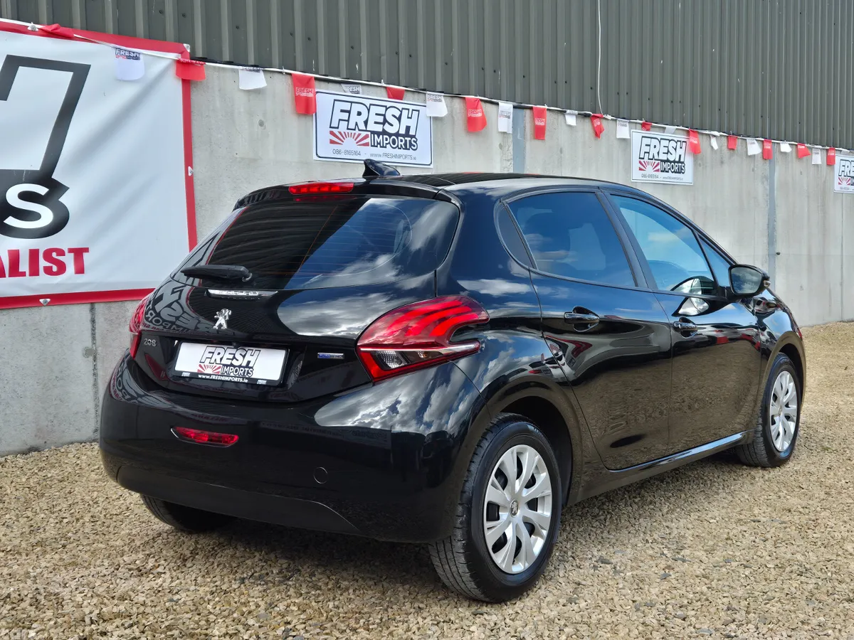 Peugeot 208 Hatchback, Petrol, 2017, Black