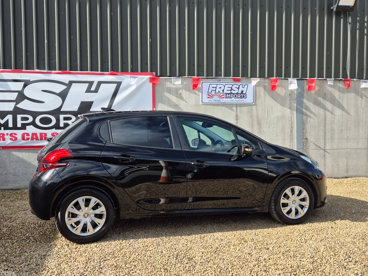 Peugeot 208 Hatchback, Petrol, 2017, Black