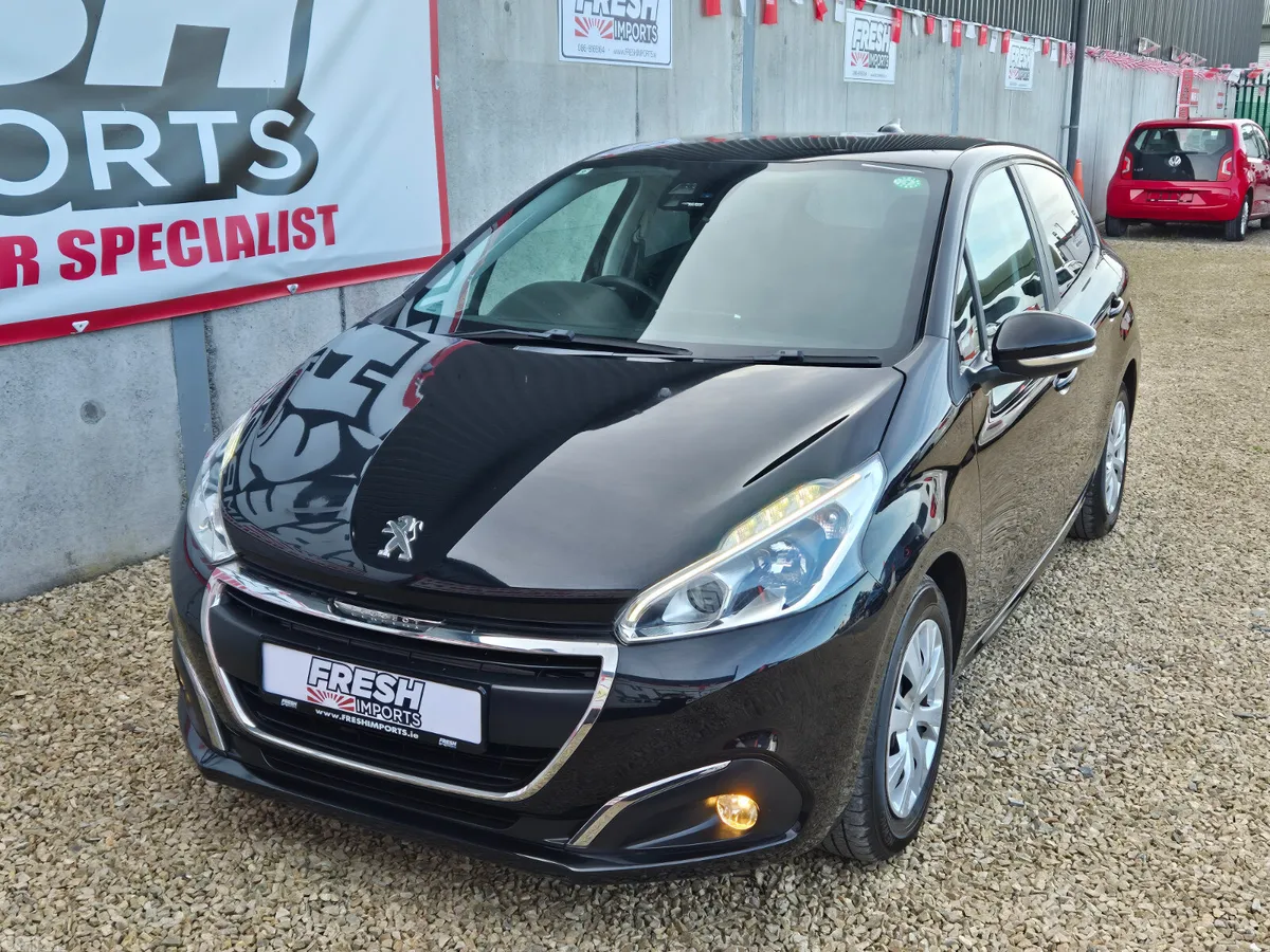 Peugeot 208 Hatchback, Petrol, 2017, Black