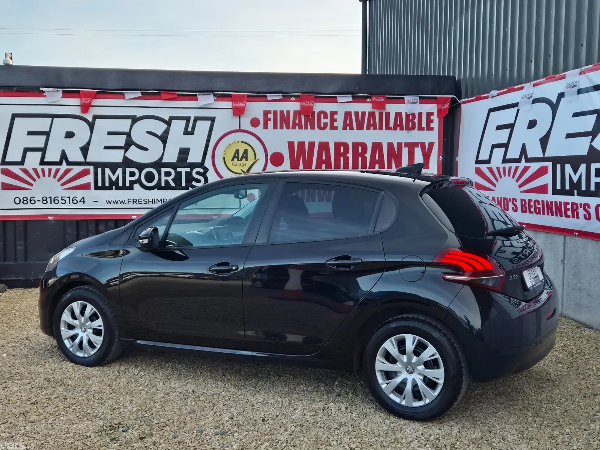 Peugeot 208 Hatchback, Petrol, 2017, Black