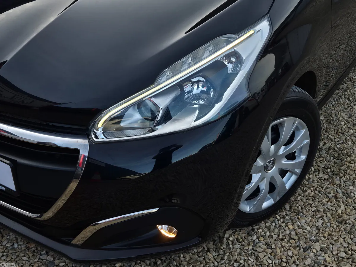 Peugeot 208 Hatchback, Petrol, 2017, Black