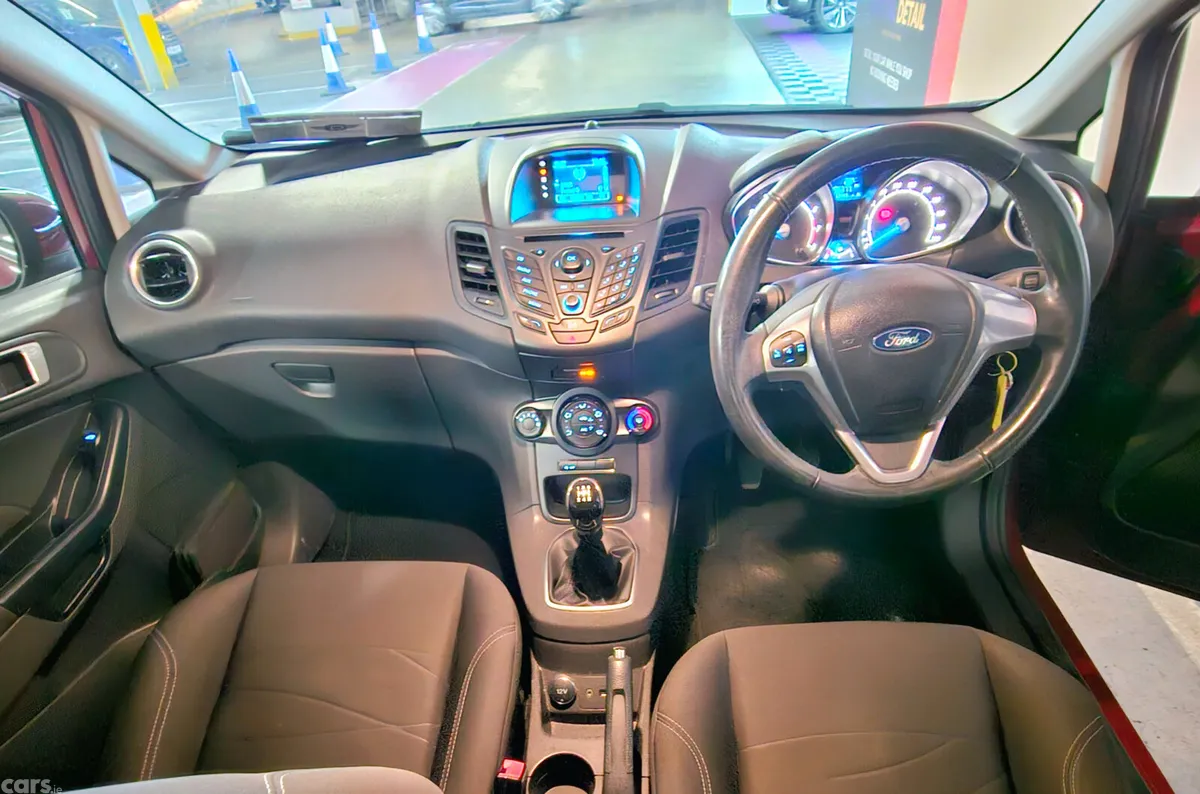 Ford Fiesta Hatchback, Petrol, 2014, Red