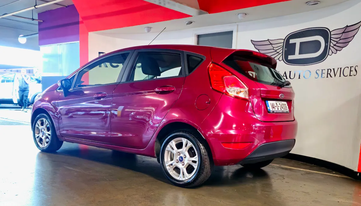 Ford Fiesta Hatchback, Petrol, 2014, Red