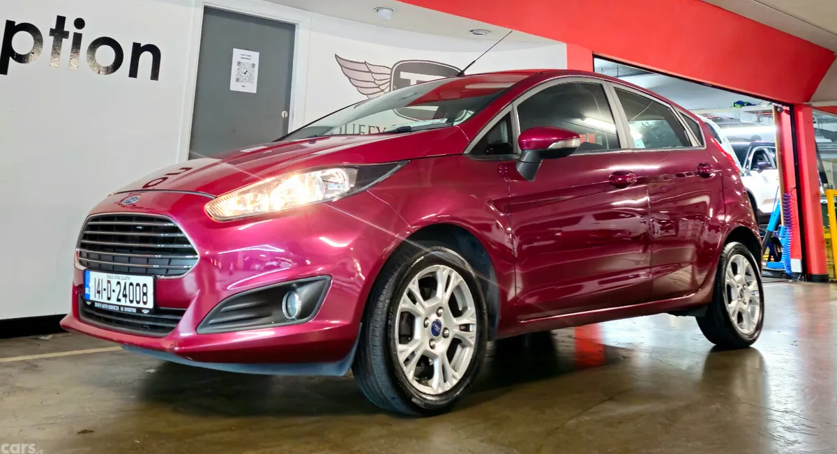 Ford Fiesta Hatchback, Petrol, 2014, Red