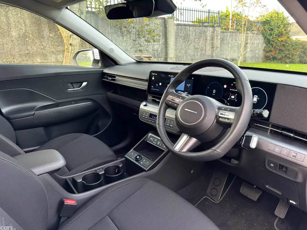 Hyundai KONA MPV, Petrol Hybrid, 2025, White
