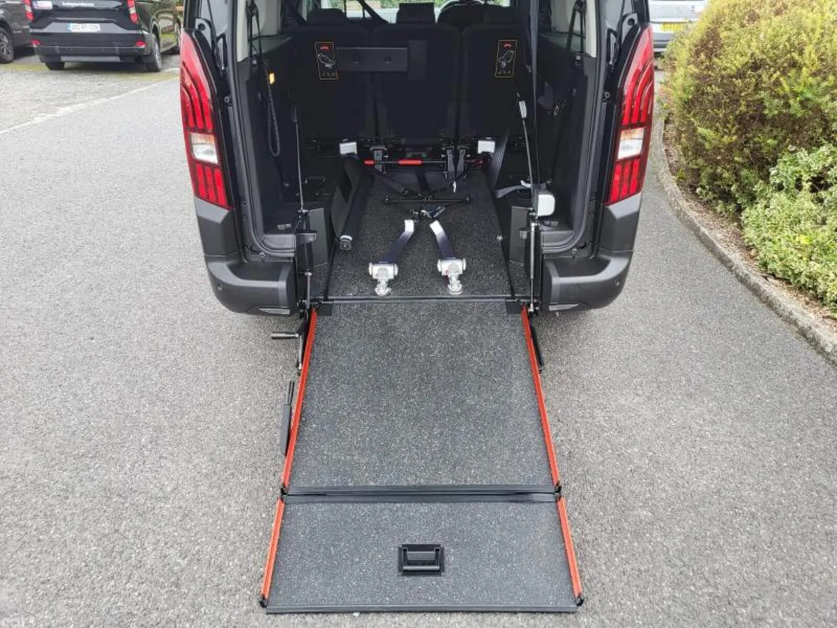 Peugeot Rifter MPV, Diesel, 2026, Black