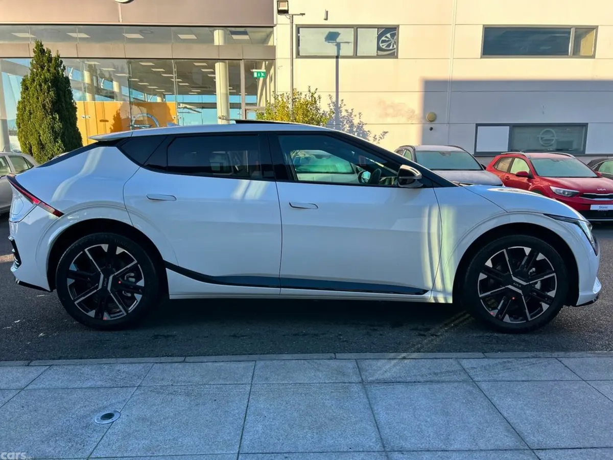 Kia EV6 SUV, Electric, 2027, White