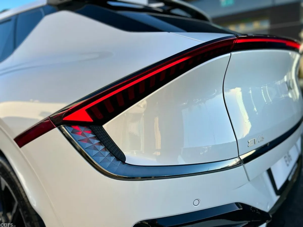 Kia EV6 SUV, Electric, 2027, White