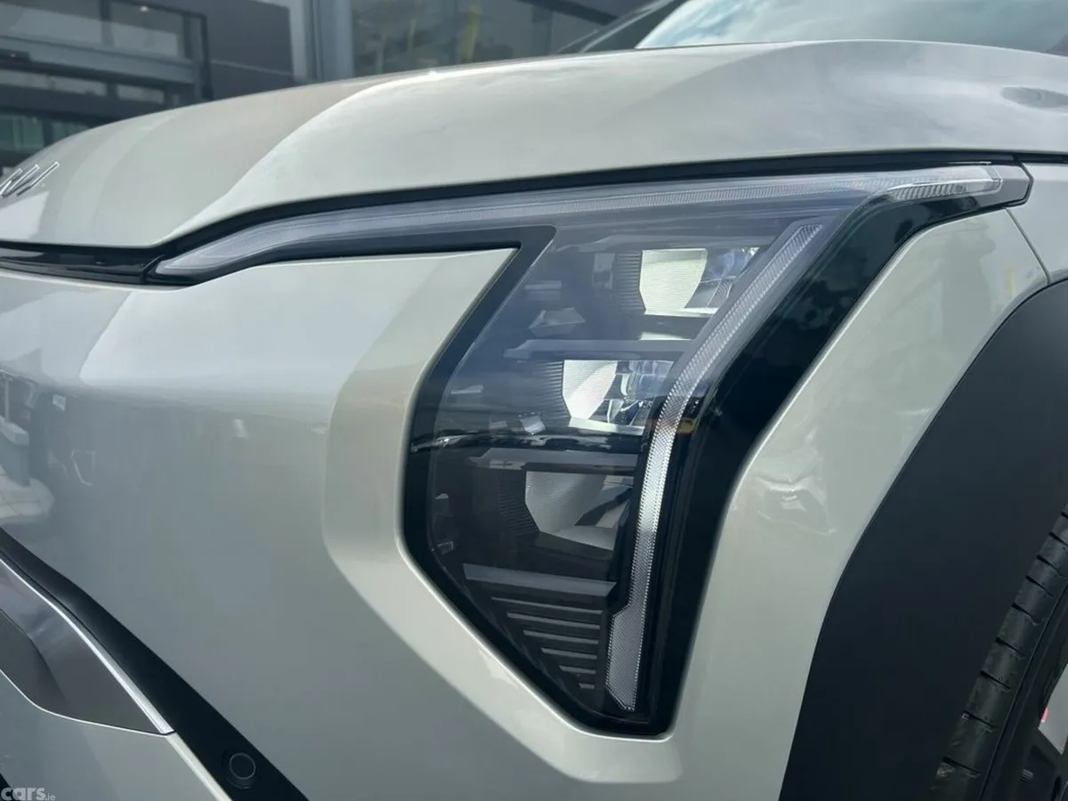 Kia EV3 SUV, Electric, 2027, Silver