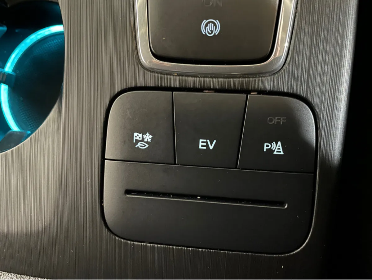 Ford Kuga MPV, Petrol Plug-in Hybrid, 2023, Grey