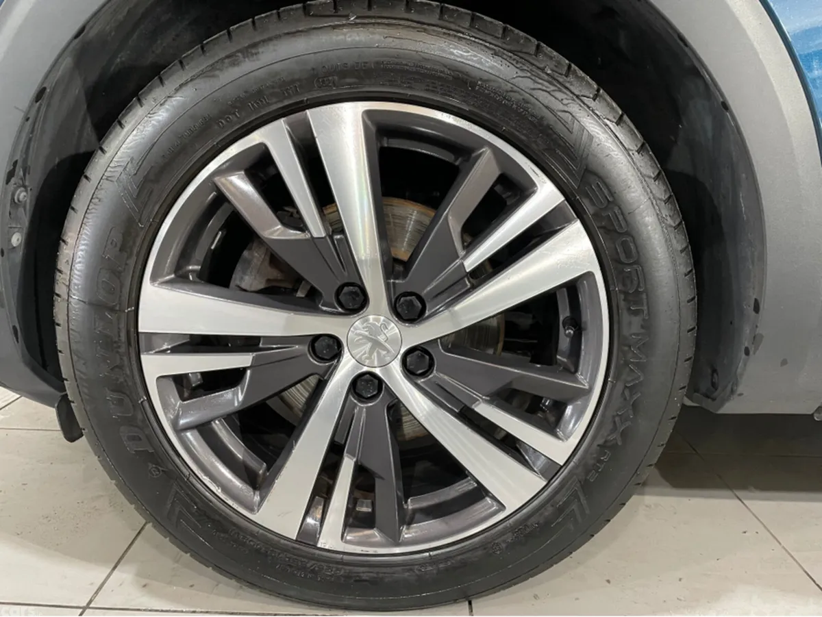 Peugeot 5008 MPV, Diesel, 2022, Blue