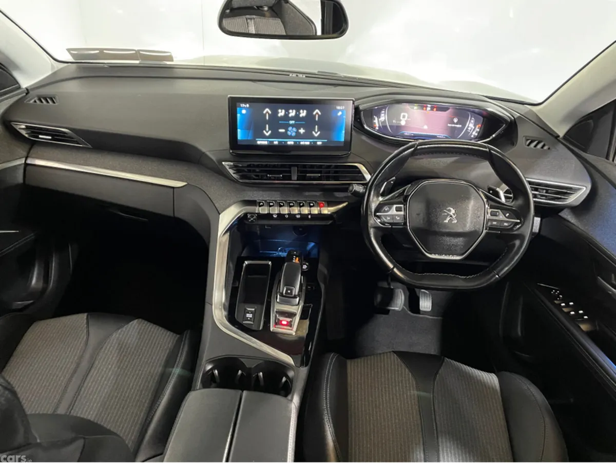 Peugeot 5008 MPV, Diesel, 2022, Blue